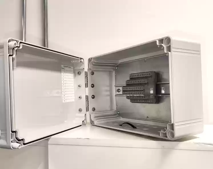 Caja de reducción de 12 canales, policarbonato. CST-HS-JE012-PC